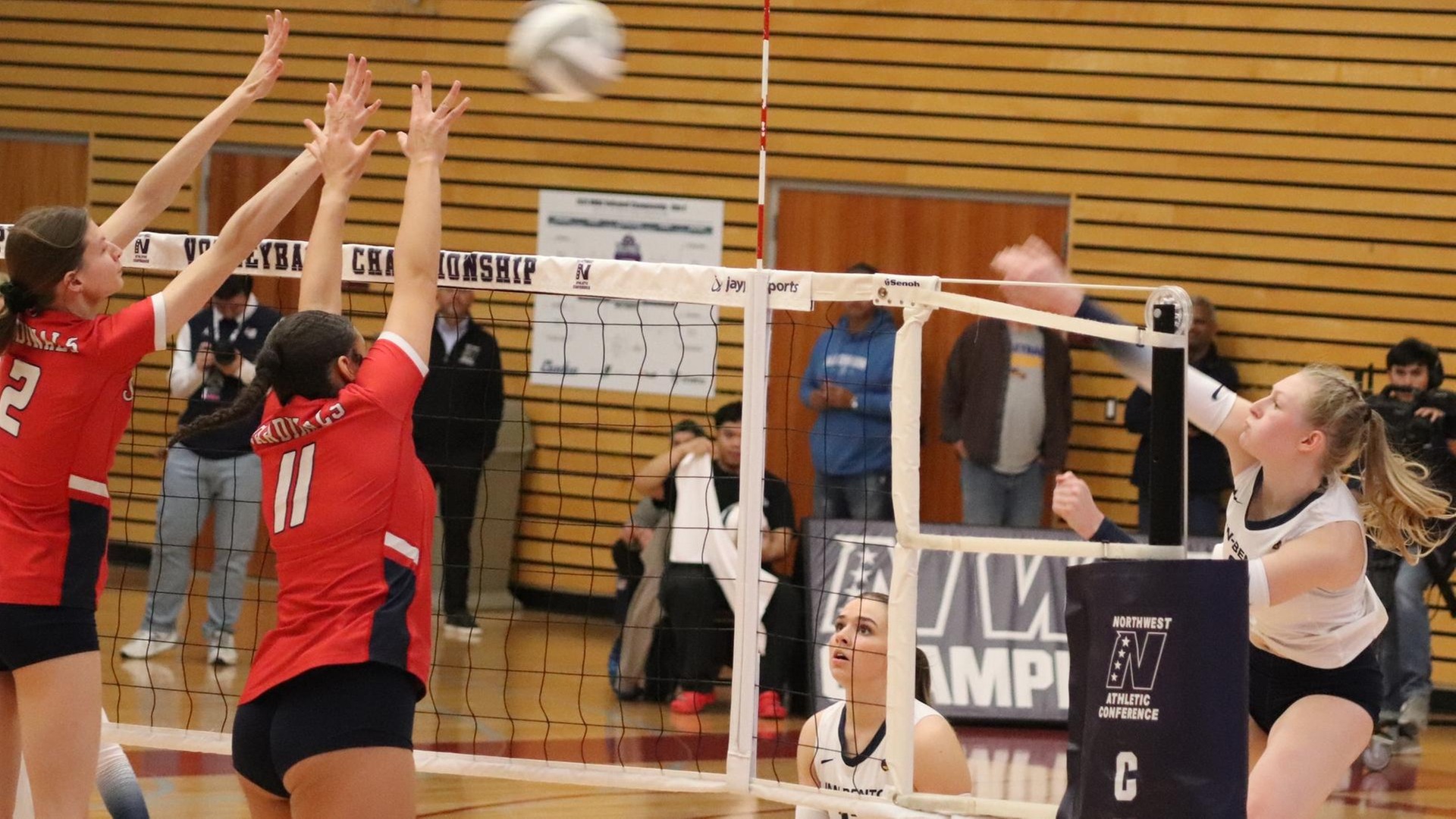 Roadrunners Fall to Skagit Valley 3-2 in Final