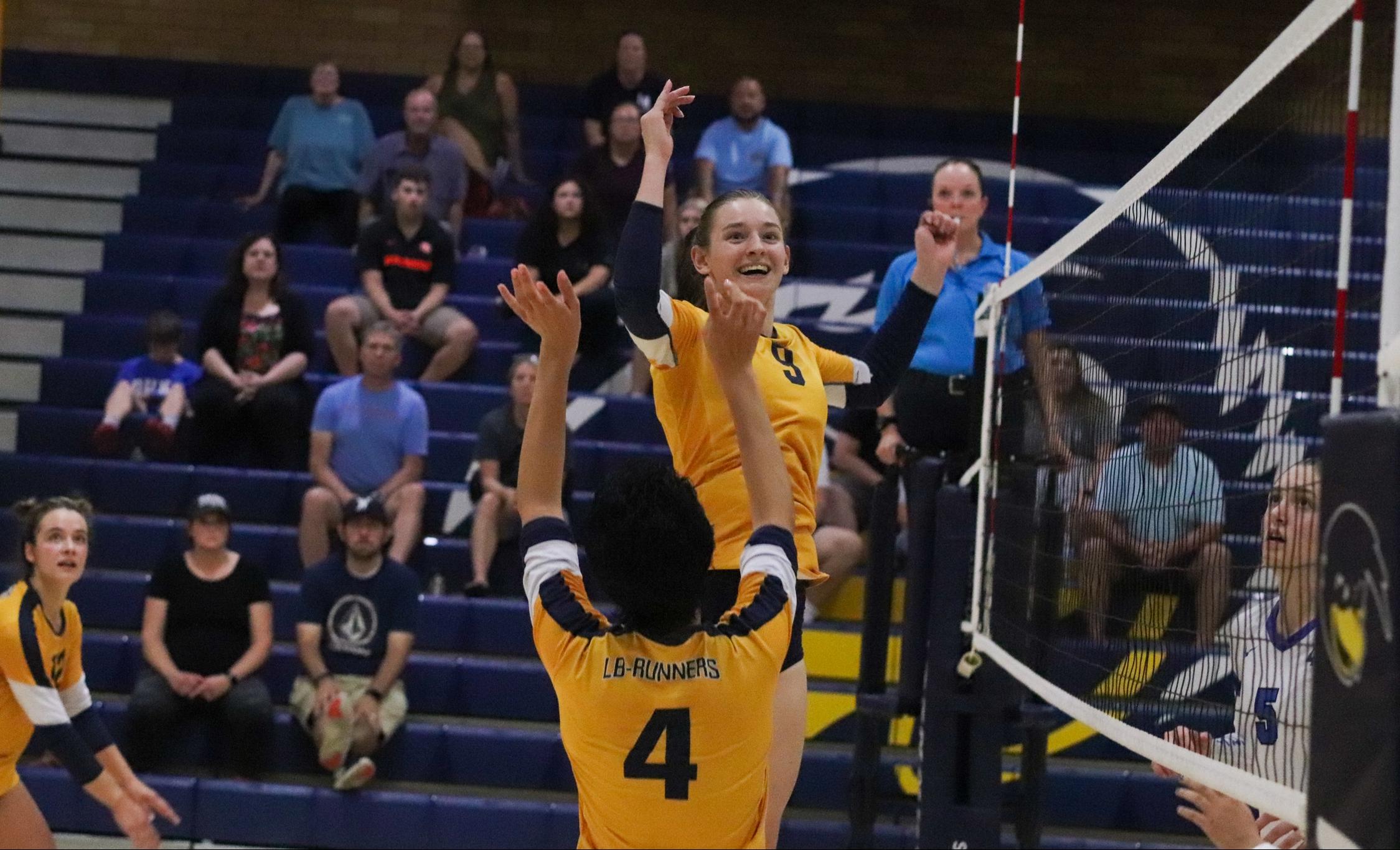 Roadrunners Shelbey Nichol receives a pass from teammate Zaley Bennett in a match against Edmonds Community College on Wednesday, August 31.